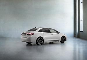 Toyota Corolla Hybrid Sedan GR Sport 2020 года  (EU)